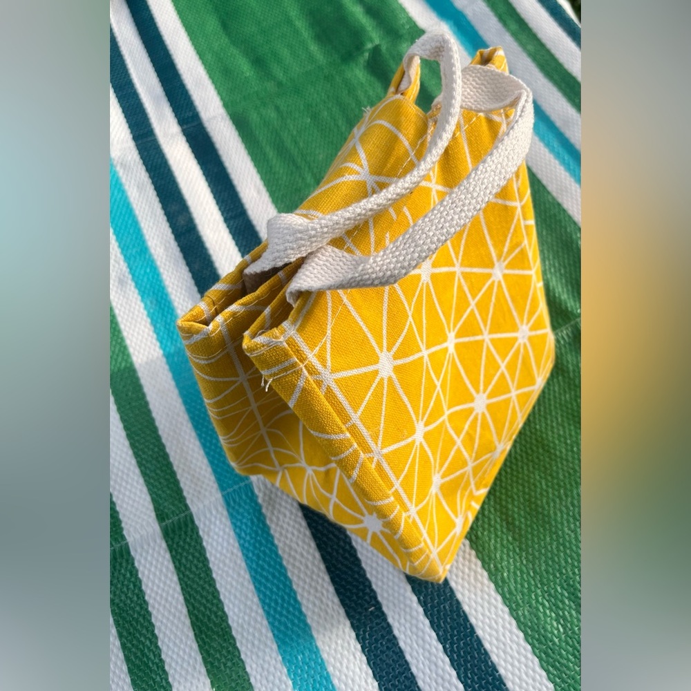 Make Me Smile Yellow Geometric Tote Lunch box - Picture 10 of 10